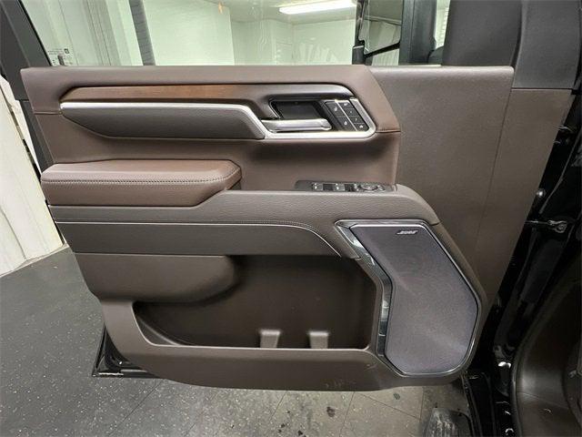 Photo of 2025 Onyx Black GMC Sierra 2500