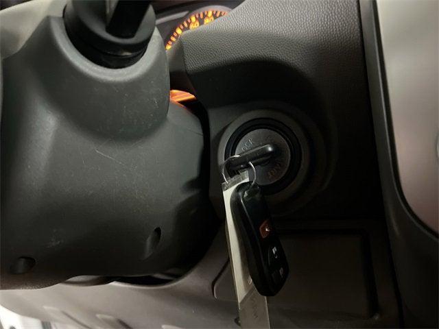 Photo of 2019 White Nissan Frontier
