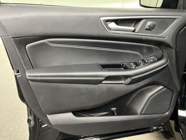 Photo of 2018 Black Ford Edge