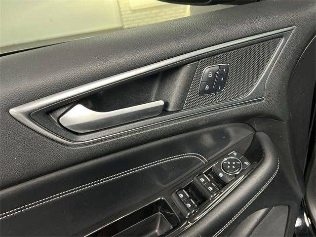 Photo of 2018 Black Ford Edge