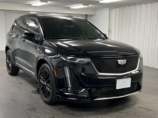 Photo of 2022 Stellar Black Metallic Cadillac XT6