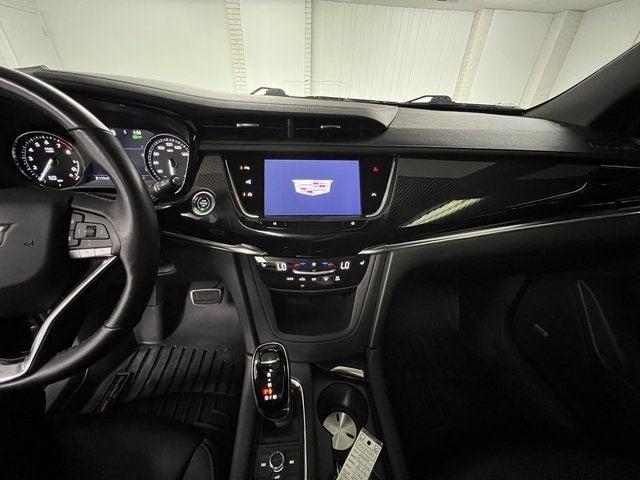 Photo of 2022 Stellar Black Metallic Cadillac XT6