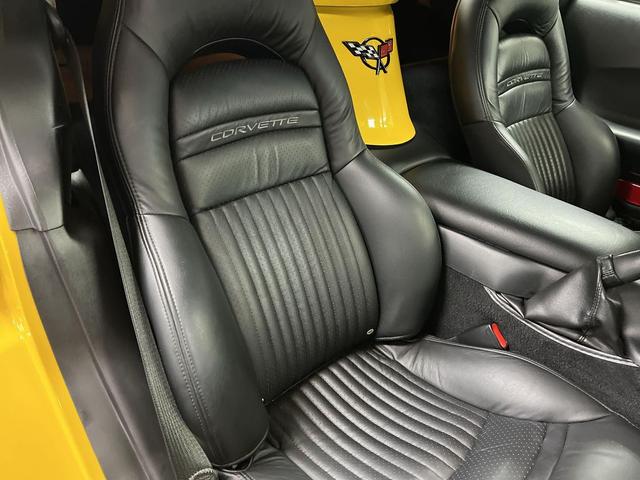 Photo of 2004 Yellow Chevrolet Corvette