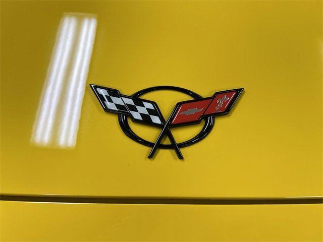 Photo of 2004 Yellow Chevrolet Corvette