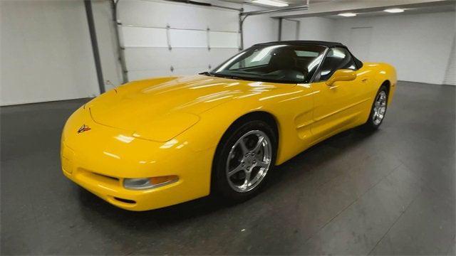 Photo of 2004 Yellow Chevrolet Corvette