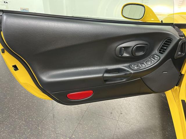 Photo of 2004 Yellow Chevrolet Corvette