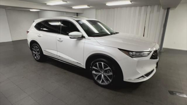 Photo of 2024 White Acura MDX