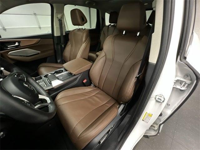Photo of 2024 White Acura MDX