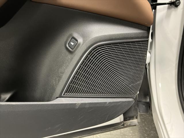 Photo of 2024 White Acura MDX