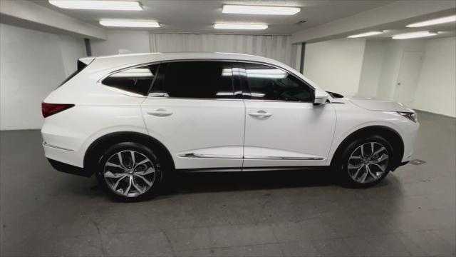 Photo of 2024 White Acura MDX