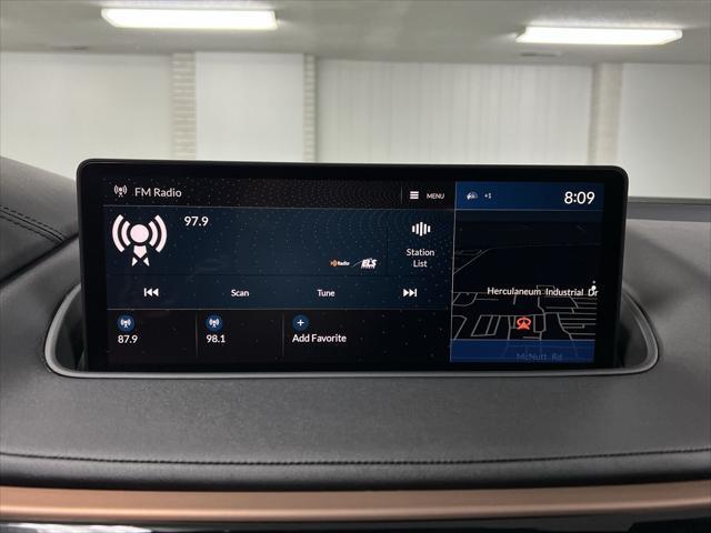 Photo of 2024 White Acura MDX