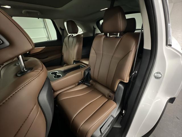 Photo of 2024 White Acura MDX