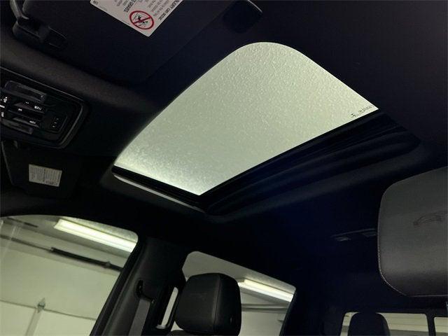 Photo of 2022 Summit White GMC Sierra 2500