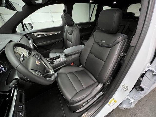 Photo of 2025 Crystal White Tricoat Cadillac XT6