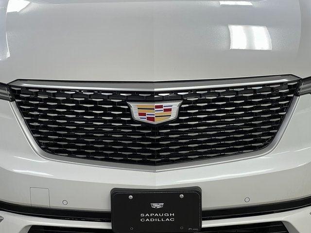 Photo of 2025 Crystal White Tricoat Cadillac XT6
