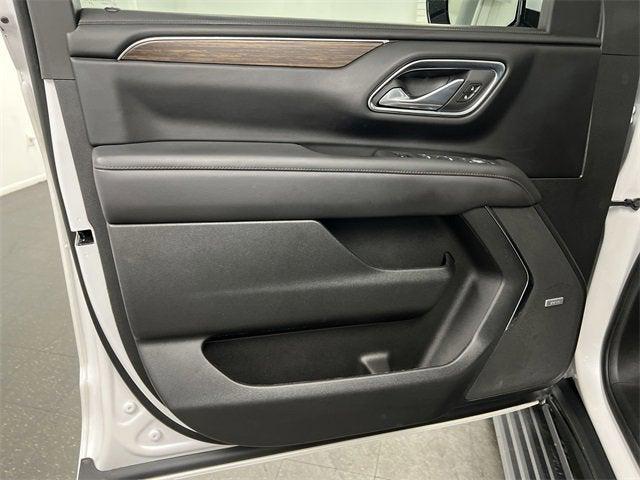 Photo of 2023 Iridescent Pearl Tricoat Chevrolet Suburban
