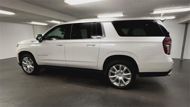 Photo of 2023 Iridescent Pearl Tricoat Chevrolet Suburban