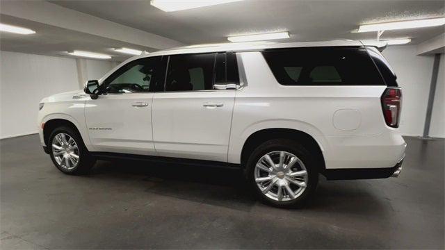 Photo of 2023 Iridescent Pearl Tricoat Chevrolet Suburban