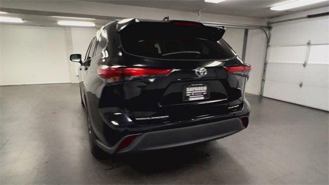 Photo of 2021 Black Toyota Highlander