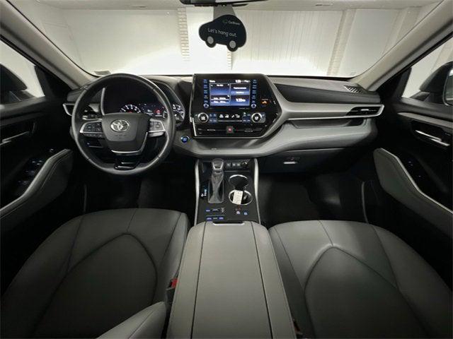 Photo of 2021 Black Toyota Highlander