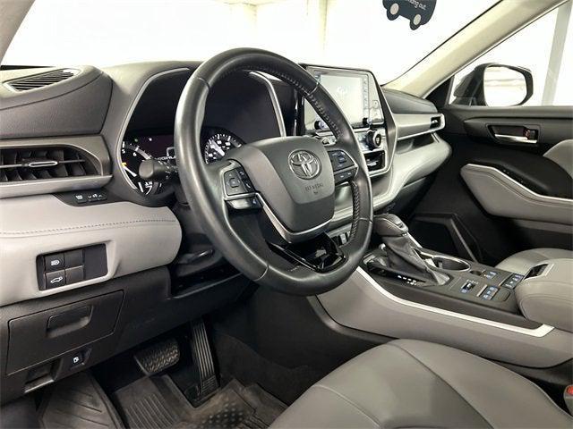 Photo of 2021 Black Toyota Highlander