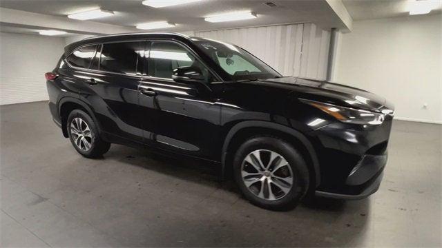 Photo of 2021 Black Toyota Highlander