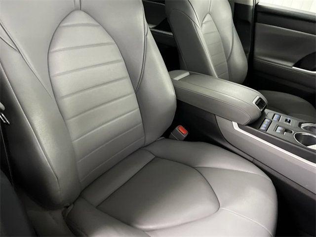 Photo of 2021 Black Toyota Highlander