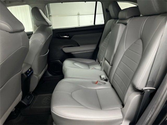 Photo of 2021 Black Toyota Highlander
