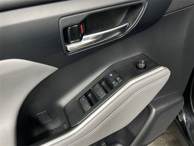 Photo of 2021 Black Toyota Highlander