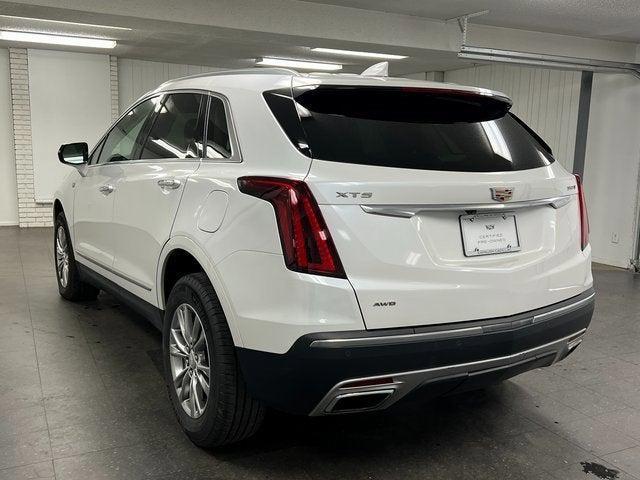 Photo of 2022 Crystal White Tricoat Cadillac XT5