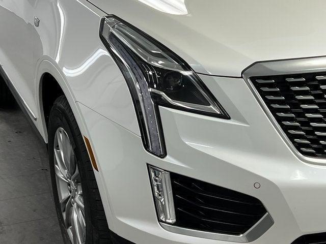 Photo of 2022 Crystal White Tricoat Cadillac XT5