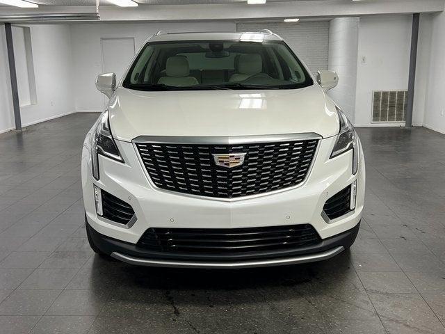 Photo of 2022 Crystal White Tricoat Cadillac XT5