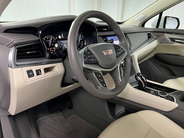 Photo of 2022 Crystal White Tricoat Cadillac XT5