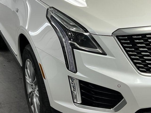 Photo of 2022 Crystal White Tricoat Cadillac XT5