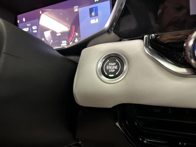 Photo of 2023 Summit White GMC Canyon