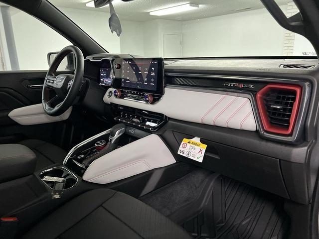 Photo of 2023 Summit White GMC Canyon