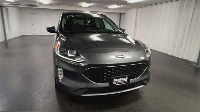 Photo of 2021 Gray Ford Escape