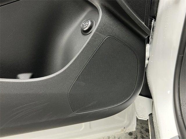 Photo of 2025 White Frost Tricoat Buick Envista