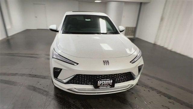 Photo of 2025 White Frost Tricoat Buick Envista