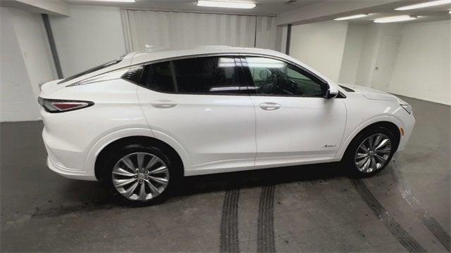 Photo of 2025 White Frost Tricoat Buick Envista