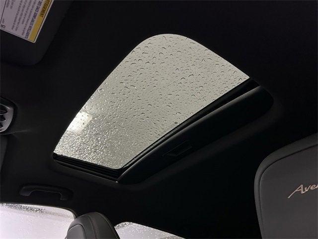 Photo of 2025 White Frost Tricoat Buick Envista