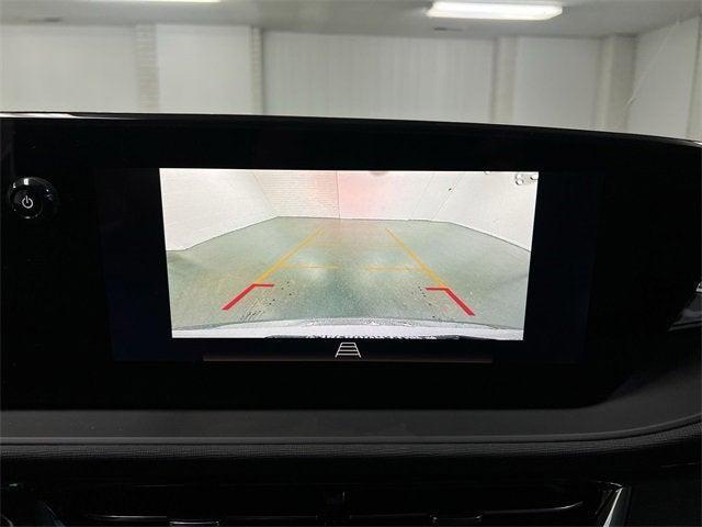 Photo of 2025 White Frost Tricoat Buick Envista