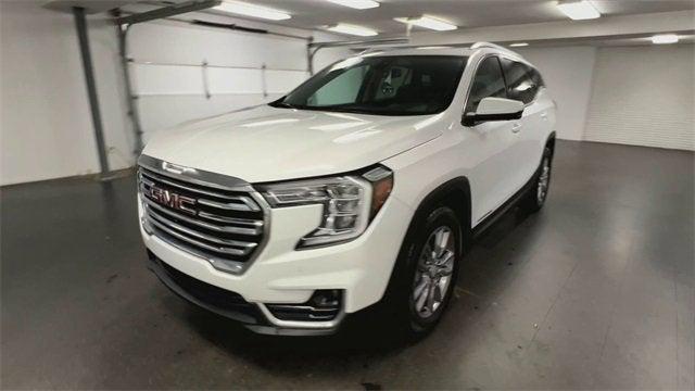 Photo of 2023 Summit White GMC Terrain