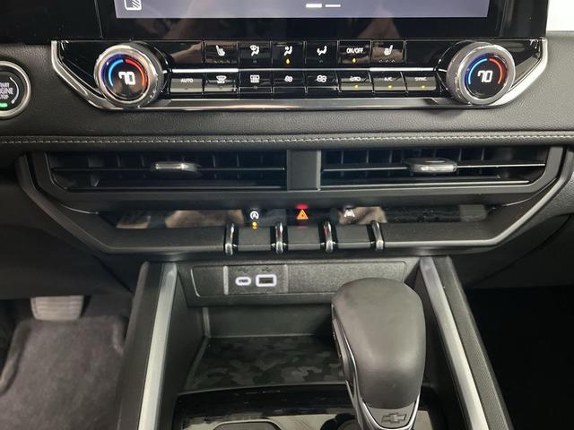Photo of 2025 Summit White Chevrolet Colorado