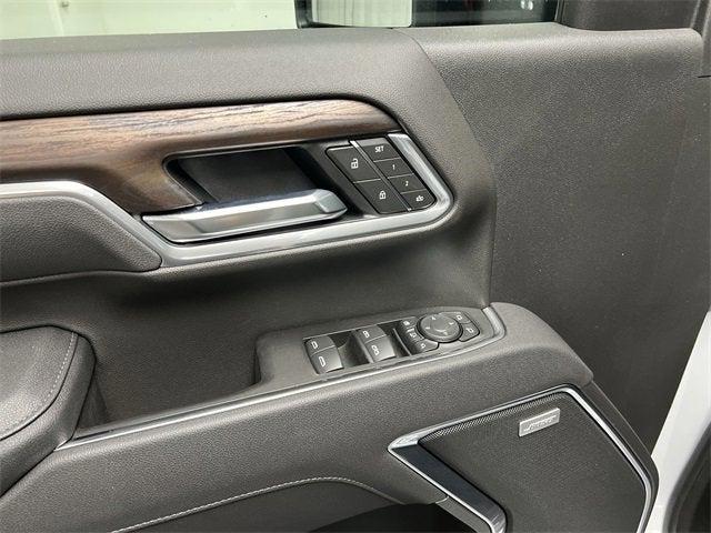 Photo of 2025 Summit White GMC Sierra 2500