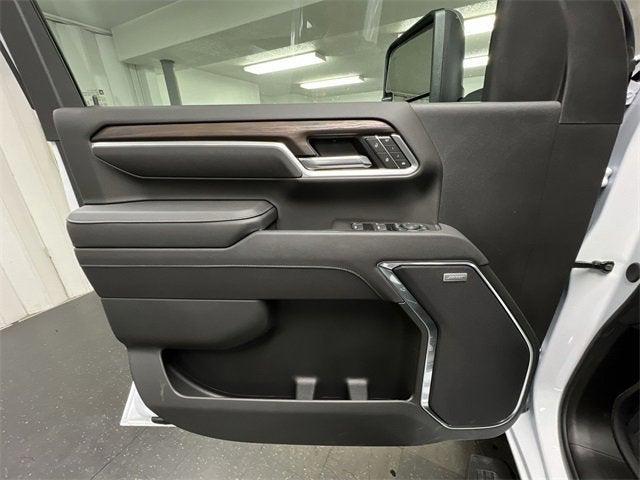 Photo of 2025 Summit White GMC Sierra 2500