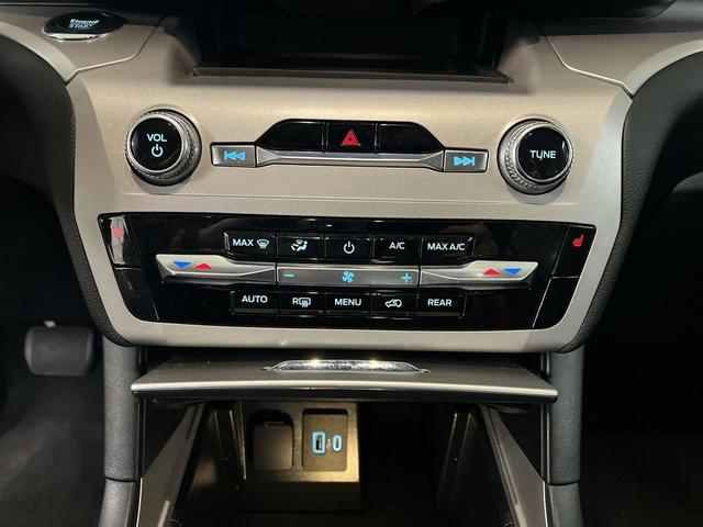 Photo of 2023 Black Ford Explorer