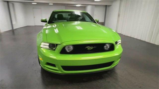 Photo of 2014 Green Ford Mustang
