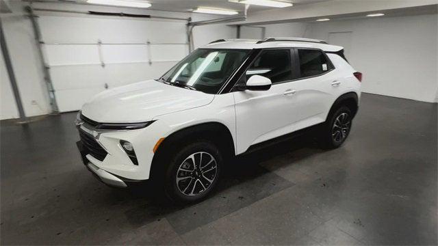Photo of 2026 Summit White Chevrolet Trailblazer
