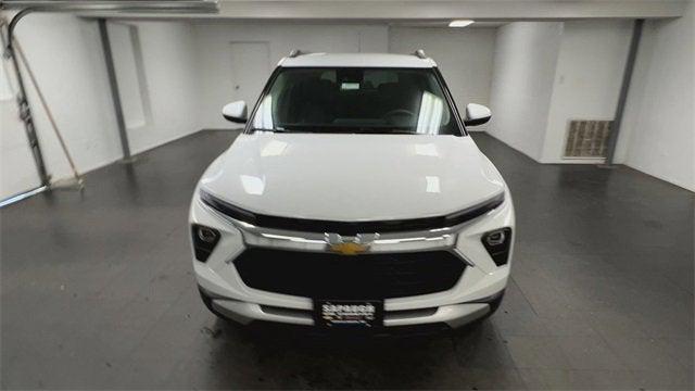 Photo of 2026 Summit White Chevrolet Trailblazer